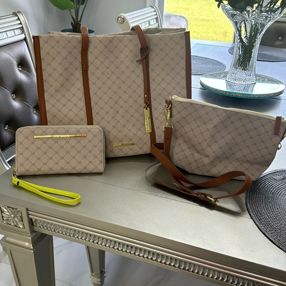 OFFERS OPEN! Steve Madden Purse Bag Tote Berlin Logo Large Tote ONLY
